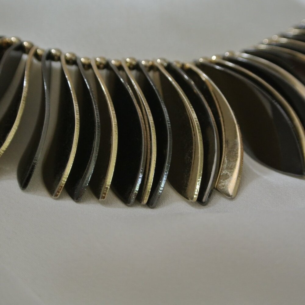 Bancroft 🩶💛 Mixed Metal Hematite Fan Necklace Stitchfix - Picture 2 of 8